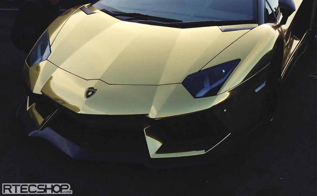 Gold Aventador