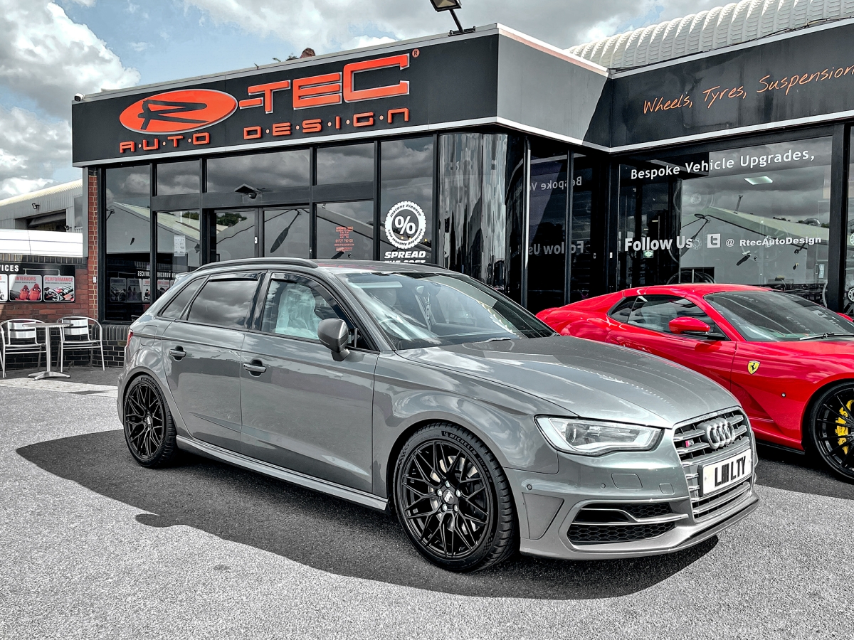 AUDI S3 HATCHBACK - BOLA B26 Mesh Gloss (Black)